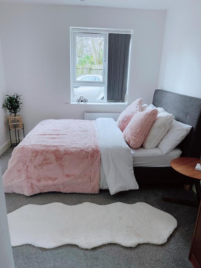 Hospedagem domiciliar Modern Double Bedroom With Attached Bath